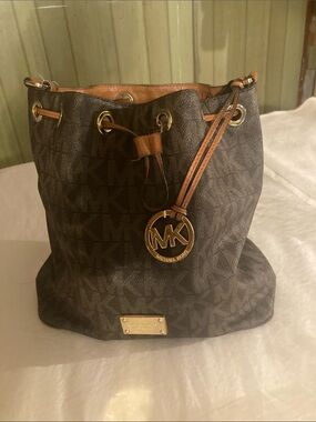 Michael Kors Jules Monogram Drawstring Bucket Shoulder Bag